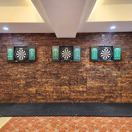 Burgundy Mckinley Place Service Apartment مانيلا المظهر الخارجي الصورة