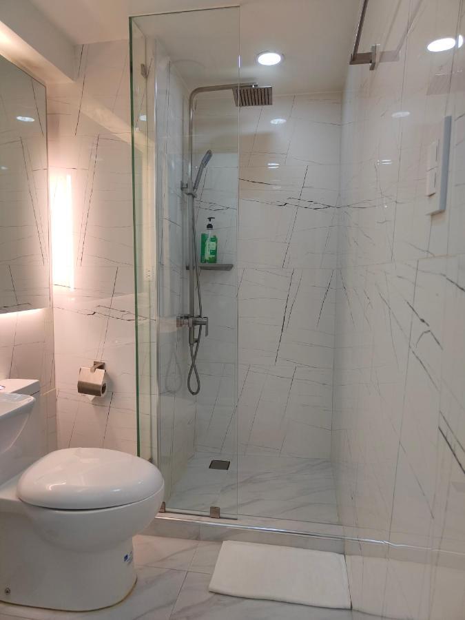 Burgundy Mckinley Place Service Apartment مانيلا المظهر الخارجي الصورة