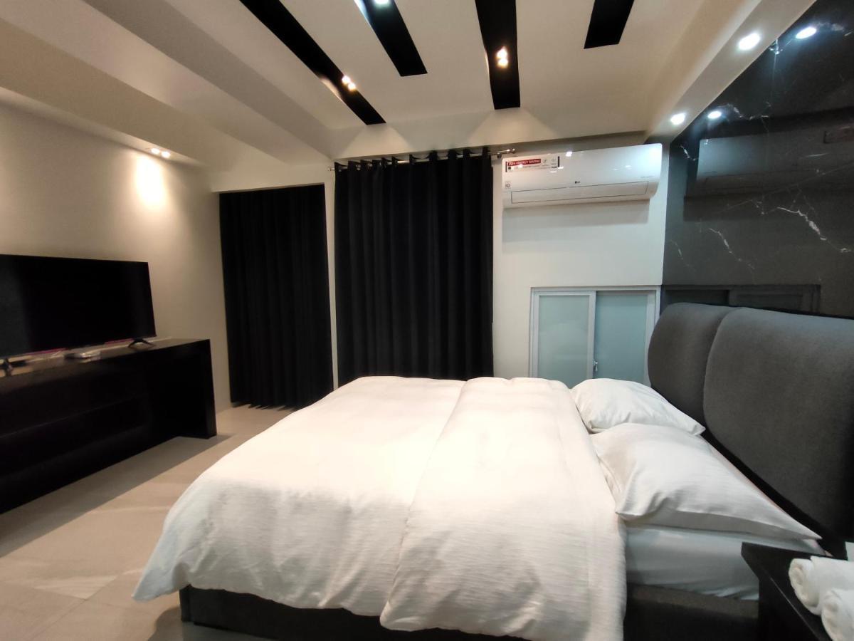 Burgundy Mckinley Place Service Apartment مانيلا المظهر الخارجي الصورة