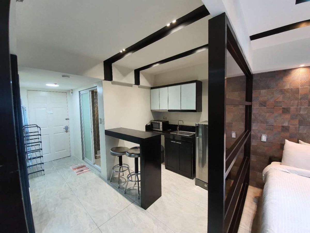 Burgundy Mckinley Place Service Apartment مانيلا المظهر الخارجي الصورة