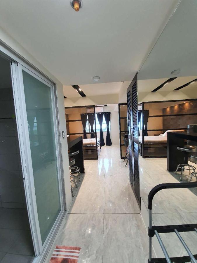 Burgundy Mckinley Place Service Apartment مانيلا المظهر الخارجي الصورة