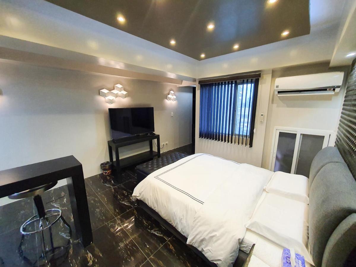 Burgundy Mckinley Place Service Apartment مانيلا المظهر الخارجي الصورة