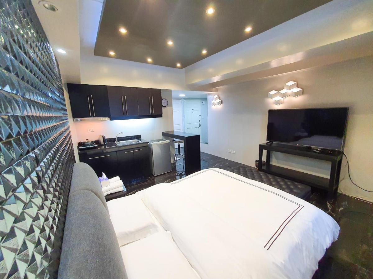 Burgundy Mckinley Place Service Apartment مانيلا المظهر الخارجي الصورة