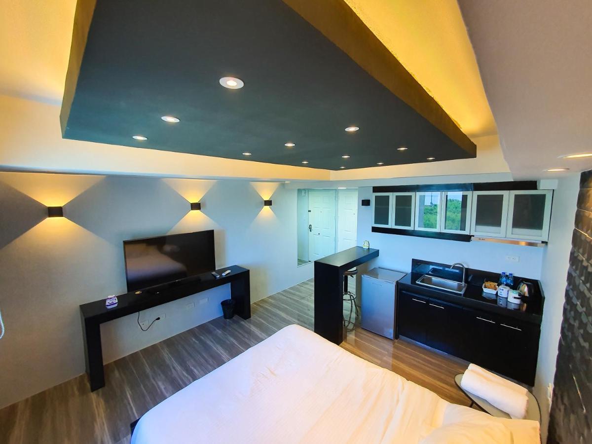 Burgundy Mckinley Place Service Apartment مانيلا المظهر الخارجي الصورة