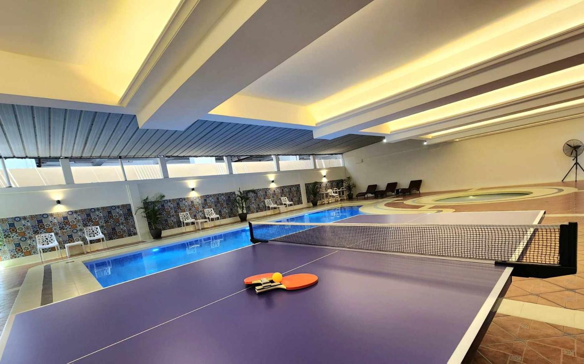 Burgundy Mckinley Place Service Apartment مانيلا المظهر الخارجي الصورة