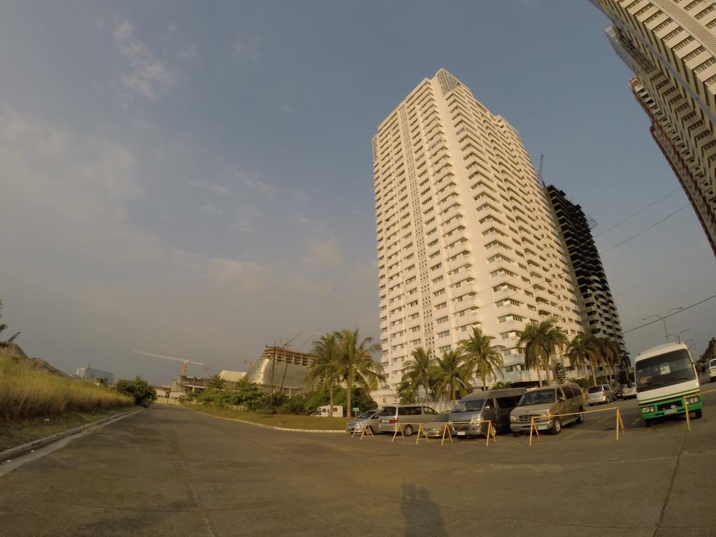 Burgundy Mckinley Place Service Apartment مانيلا المظهر الخارجي الصورة