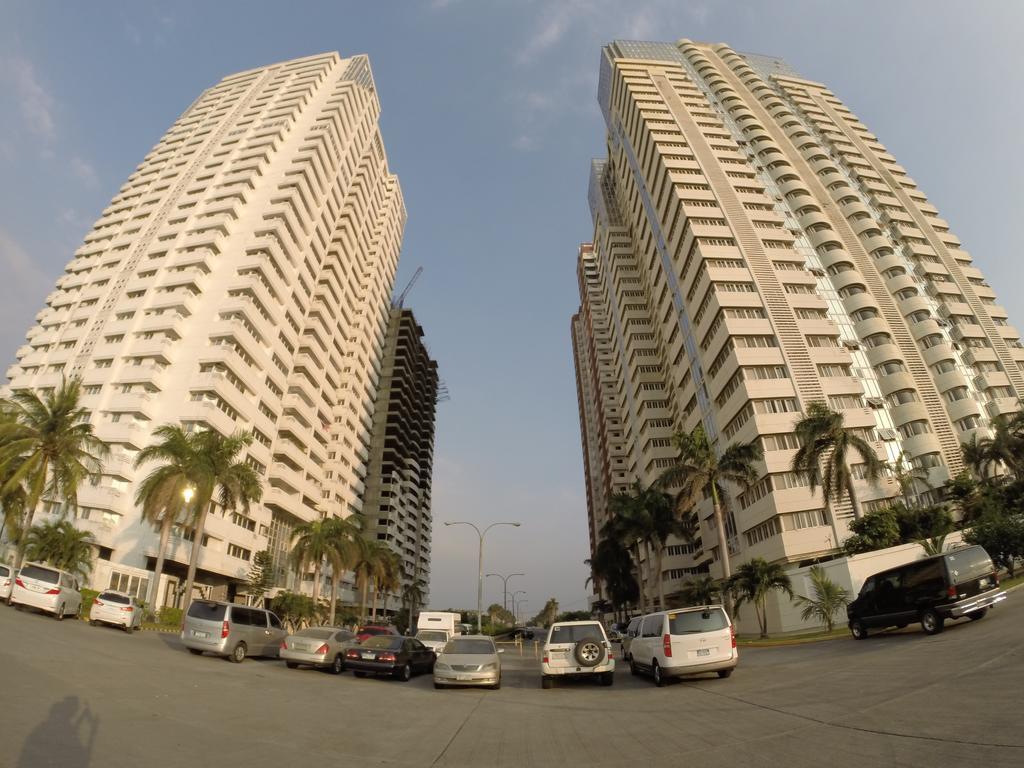 Burgundy Mckinley Place Service Apartment مانيلا المظهر الخارجي الصورة