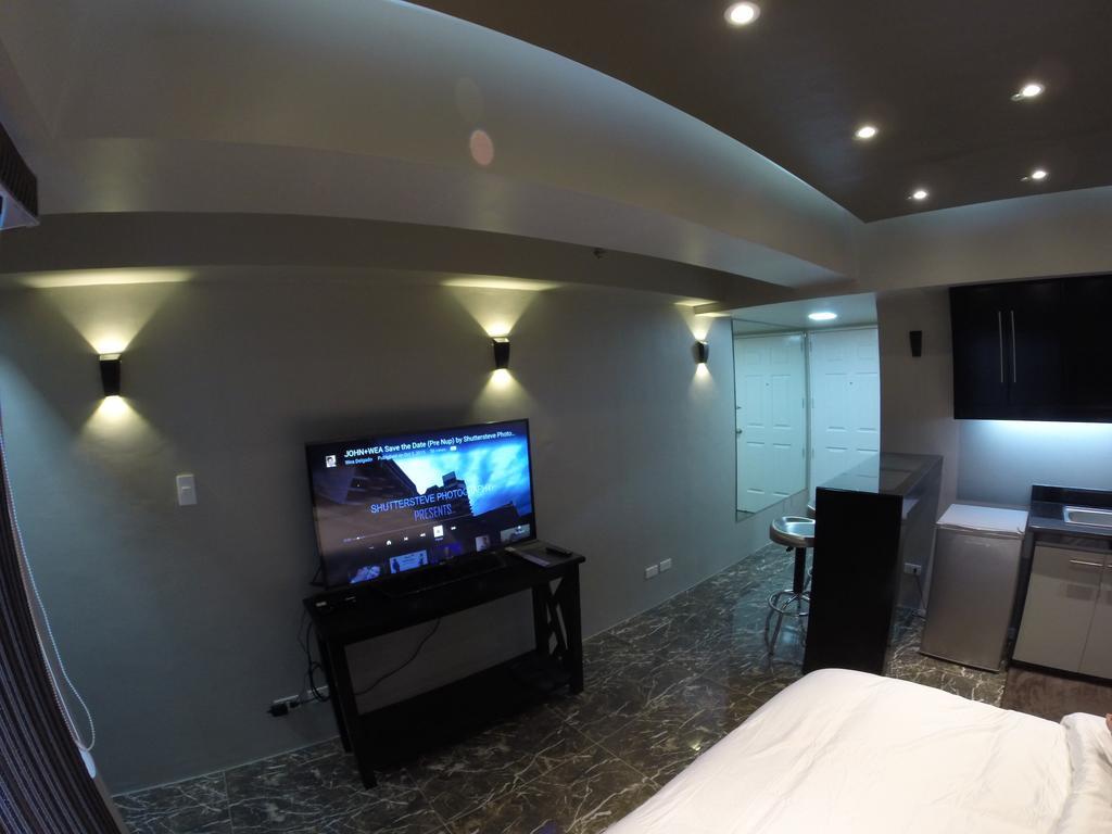 Burgundy Mckinley Place Service Apartment مانيلا المظهر الخارجي الصورة