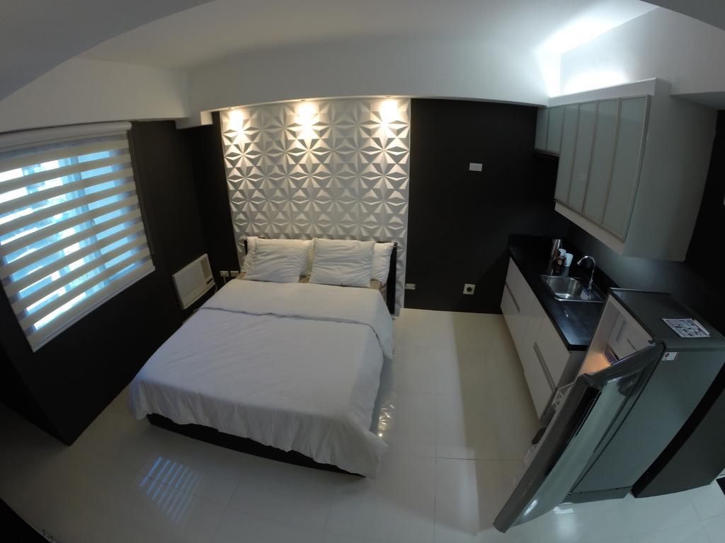 Burgundy Mckinley Place Service Apartment مانيلا المظهر الخارجي الصورة