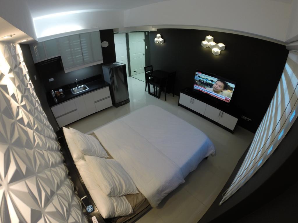 Burgundy Mckinley Place Service Apartment مانيلا المظهر الخارجي الصورة