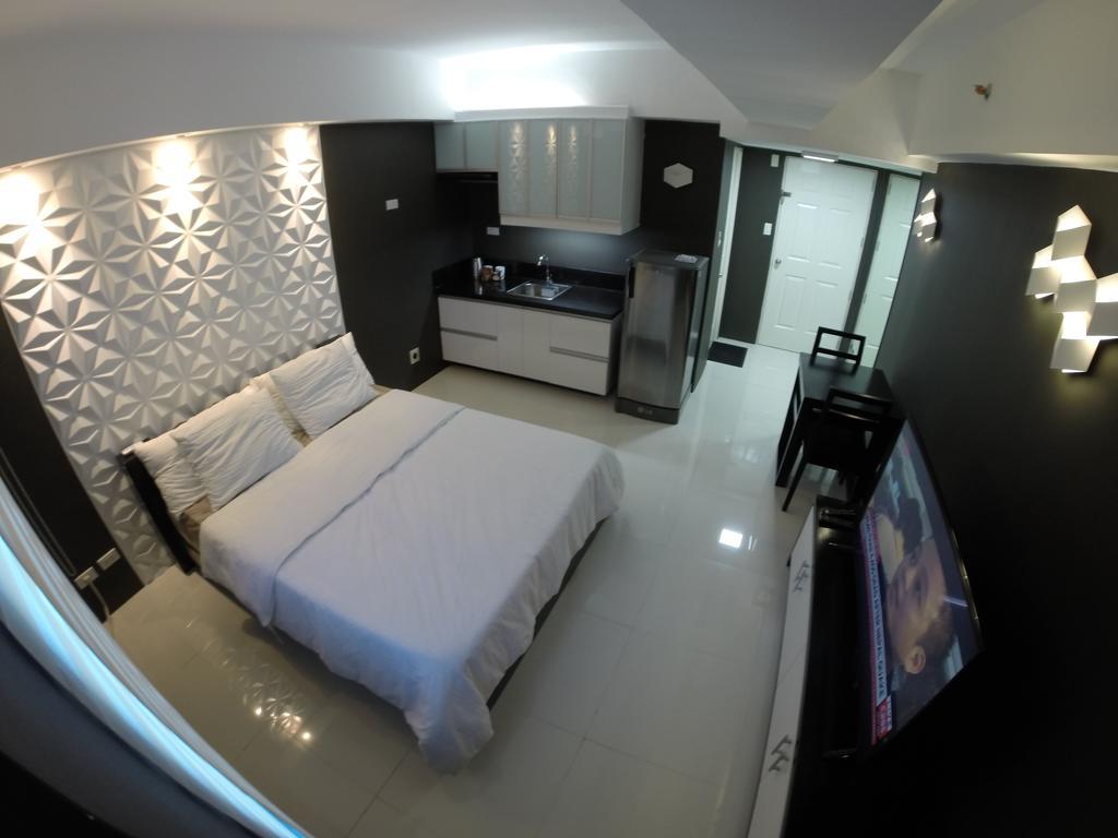 Burgundy Mckinley Place Service Apartment مانيلا المظهر الخارجي الصورة