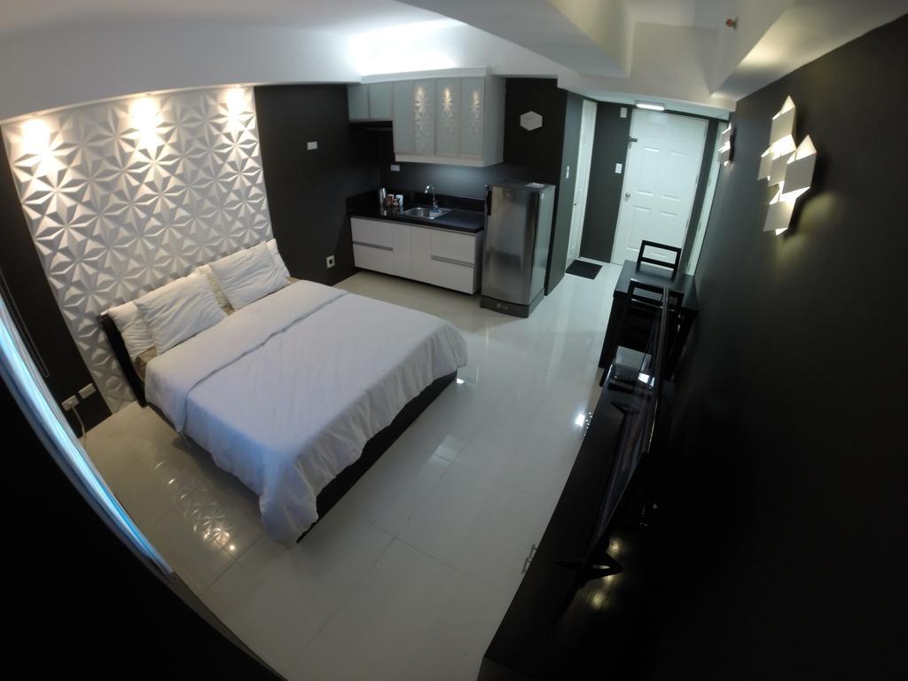 Burgundy Mckinley Place Service Apartment مانيلا المظهر الخارجي الصورة