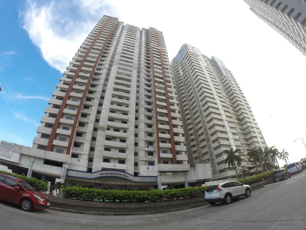 Burgundy Mckinley Place Service Apartment مانيلا المظهر الخارجي الصورة