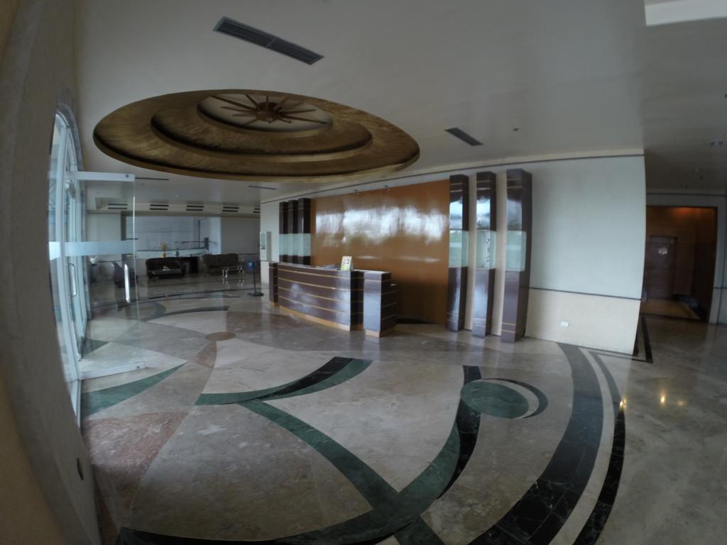 Burgundy Mckinley Place Service Apartment مانيلا المظهر الخارجي الصورة